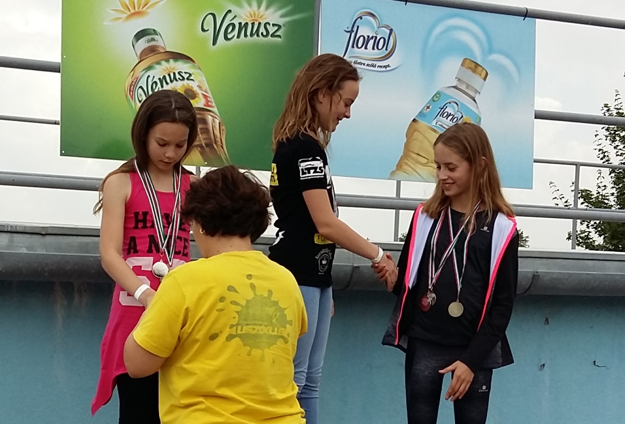 133m vegyes úszásban a 2:12 időeredménnyel a második helyet szerezte meg 133m vegyes úszásban a 2:12 időeredménnyel a második helyet szerezte meg